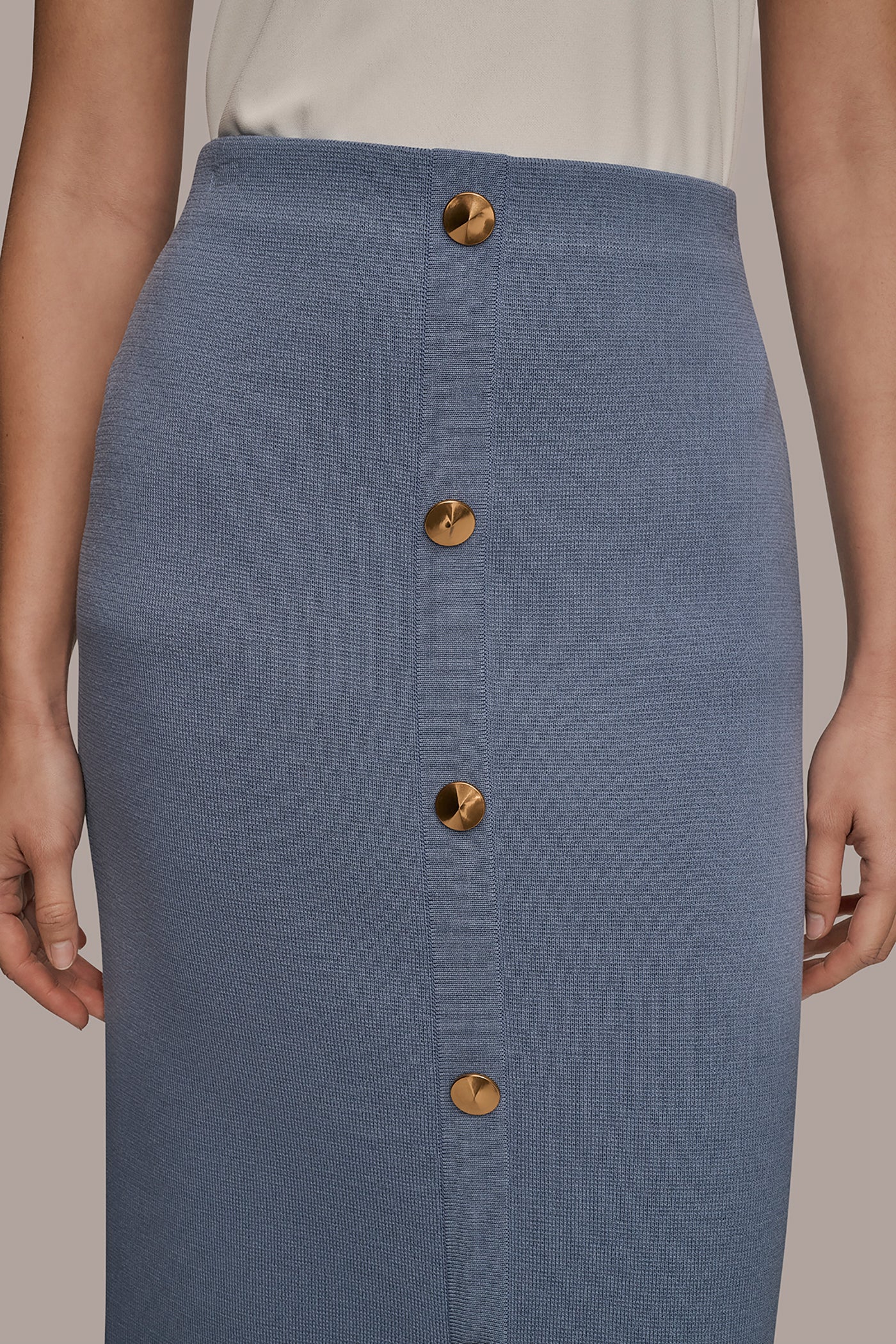 BUTTON-DETAILED MIDI PENCIL SKIRT - Image 4